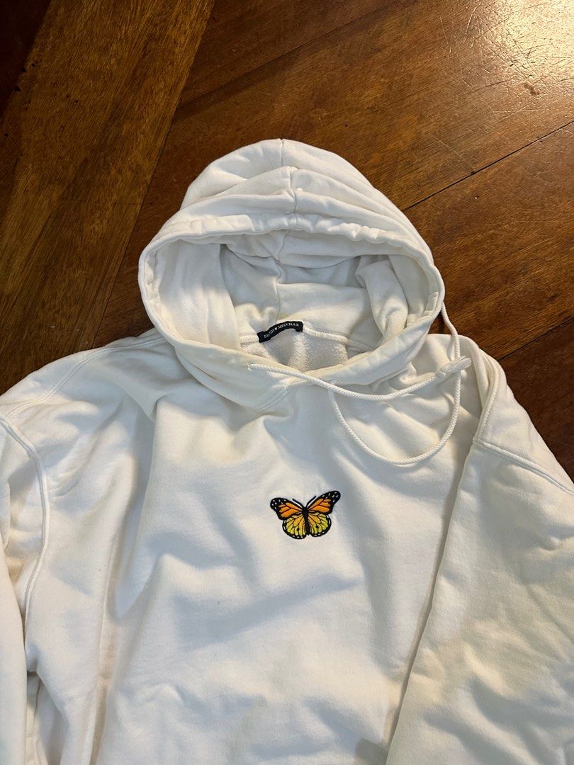 BRANDY MELVILLE oversized hoodie (Category: Coats, Jackets and Outerwear) located in Makati City. Submitted by chelsmmm (Listing ID 1229092155, Image 1). Description: Slight flaws, staining on inner hoodie not noticeable when worn! .