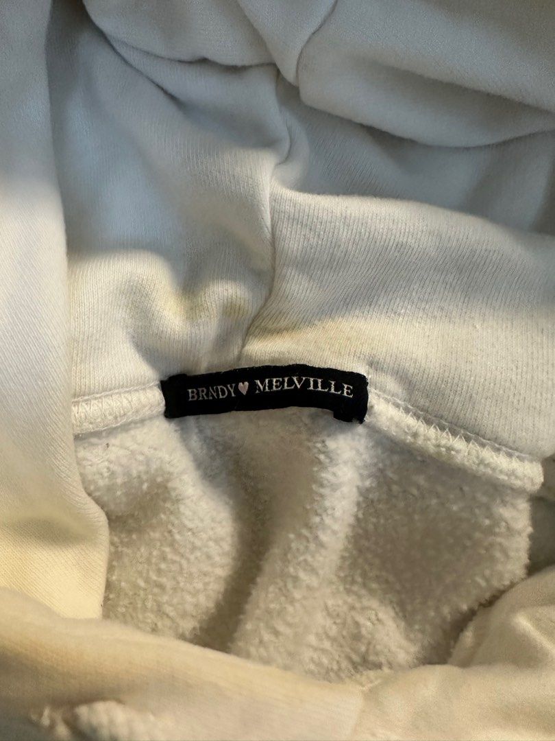 BRANDY MELVILLE oversized hoodie (Category: Coats, Jackets and Outerwear) located in Makati City. Submitted by chelsmmm (Listing ID 1229092155, Image 3). Description: Slight flaws, staining on inner hoodie not noticeable when worn! .