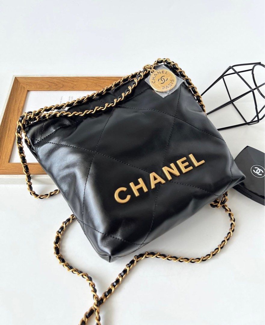 NWT 23S Chanel 22 mini Handbag Shiny Calfskin Black with Gold HW