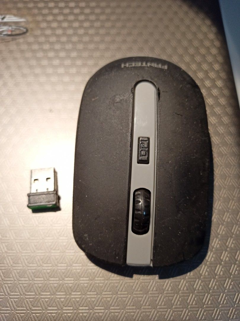 Fantech wireless mouse (Category: Mouse & Mousepads) located in Kuala Lumpur. Submitted by oakleo (Listing ID 1229216565, Image 2). Description: good condition wireless mouse. condition 9/10 seldom use as I use touchpad more..