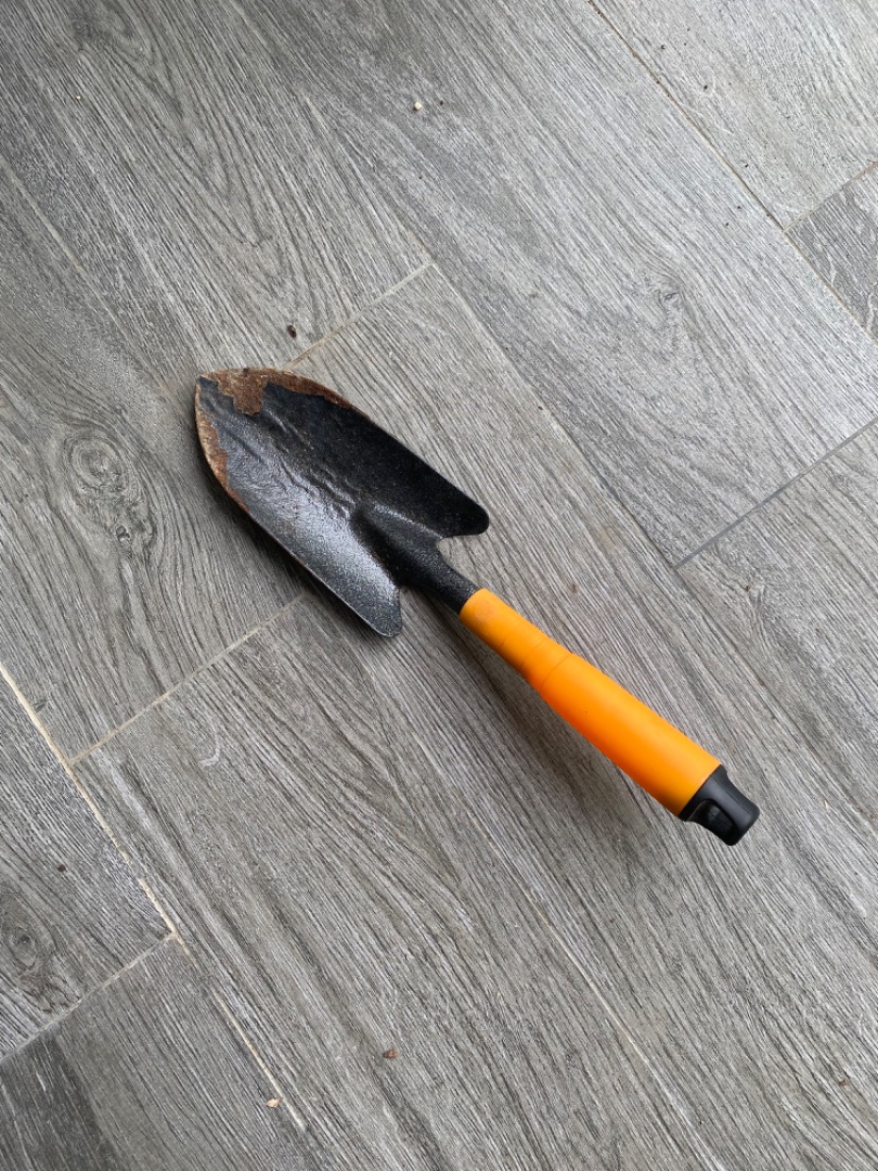 Garden Trowel (free), Furniture & Home Living, Gardening, Gardening Tools & Ornaments on Carousell