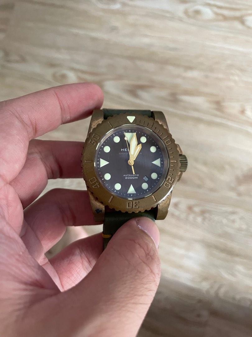 Helson shark diver bronze store
