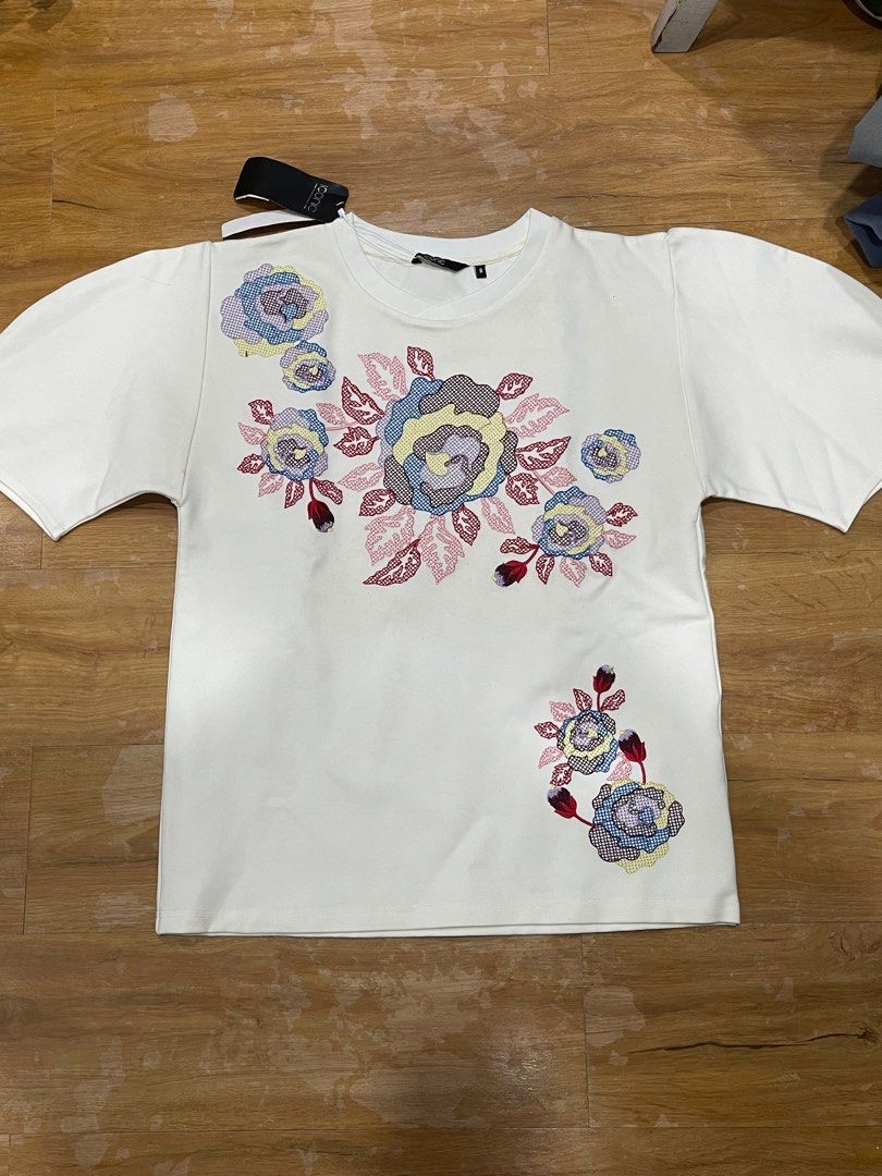 Iconic puff sleeve top, Women's Fashion, Tops, Blouses on Carousell