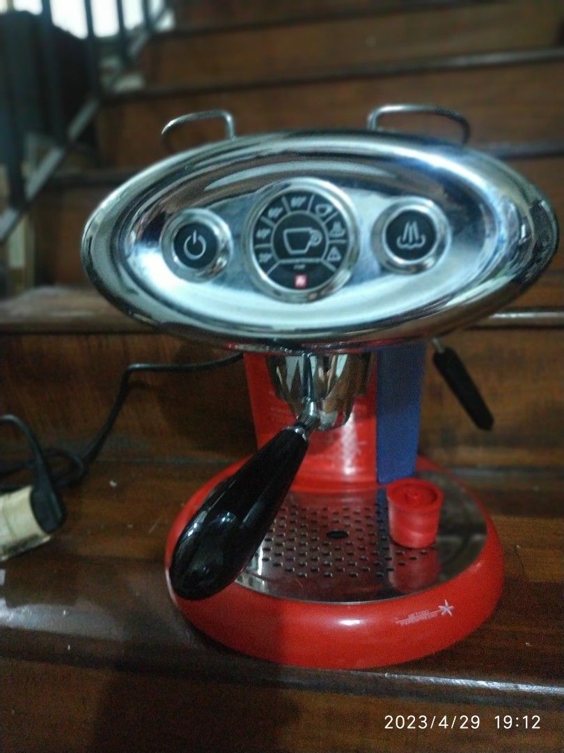 Illy X7.1 Francis Expresso machine with free milk frother, TV & Home