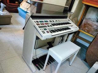 JAPAN PIANO BRAND: YAMAHA  GOOD CONDITION 110 VOLTS