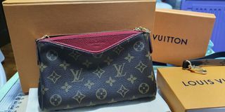 PALLAS LV Beauty Case D-ring Chunky Chain Strap Convert to Sling Shoulder  Handcarry bag, Luxury, Bags & Wallets on Carousell