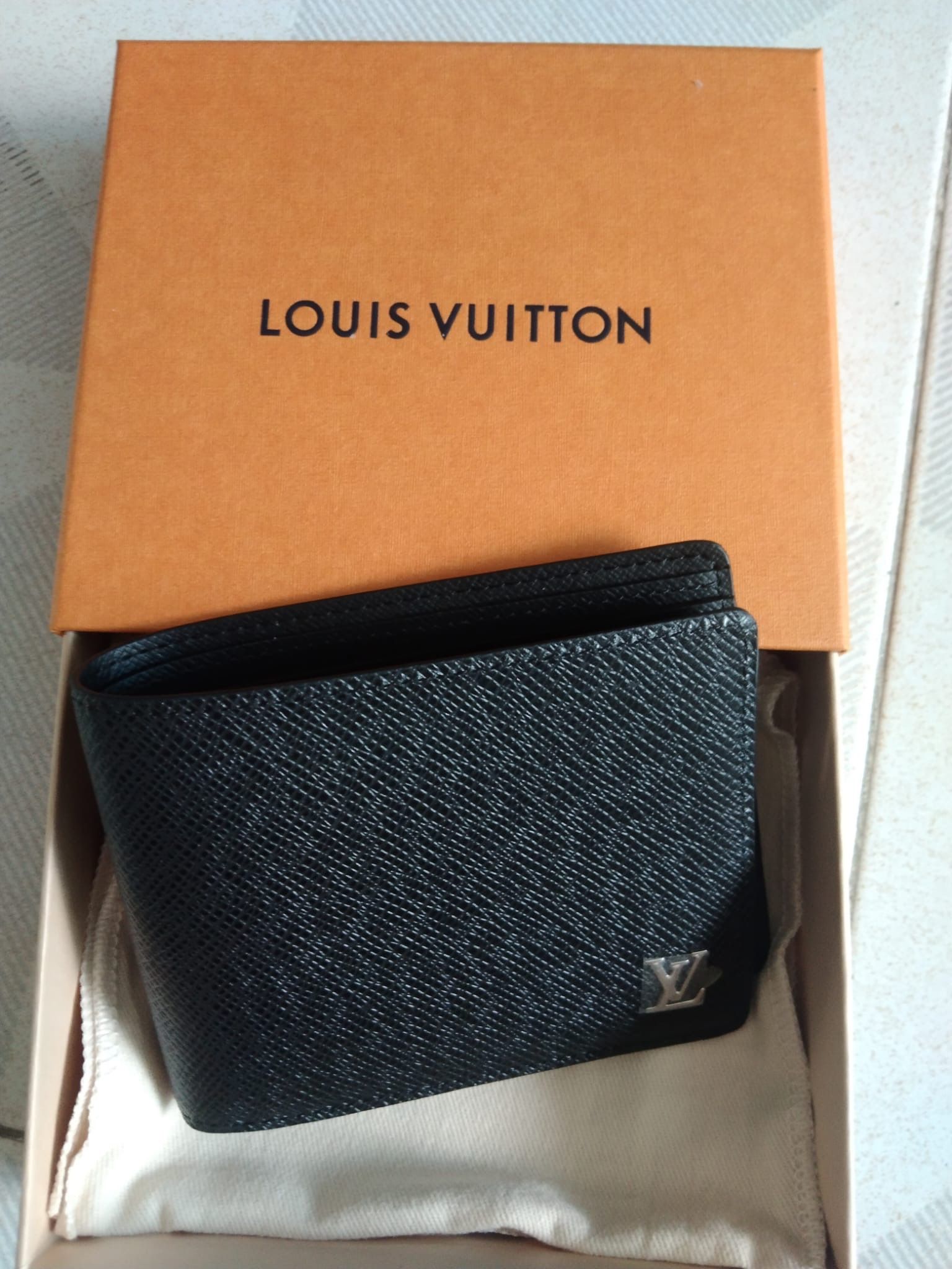 Louis Vuitton TAIGA Multiple Wallet (M30295)