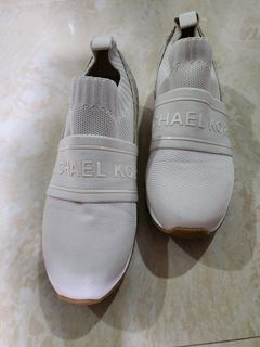 (Category: ) located in . Submitted by gentlyusedclothes (Listing ID 1229130537, Image 1). Description: .