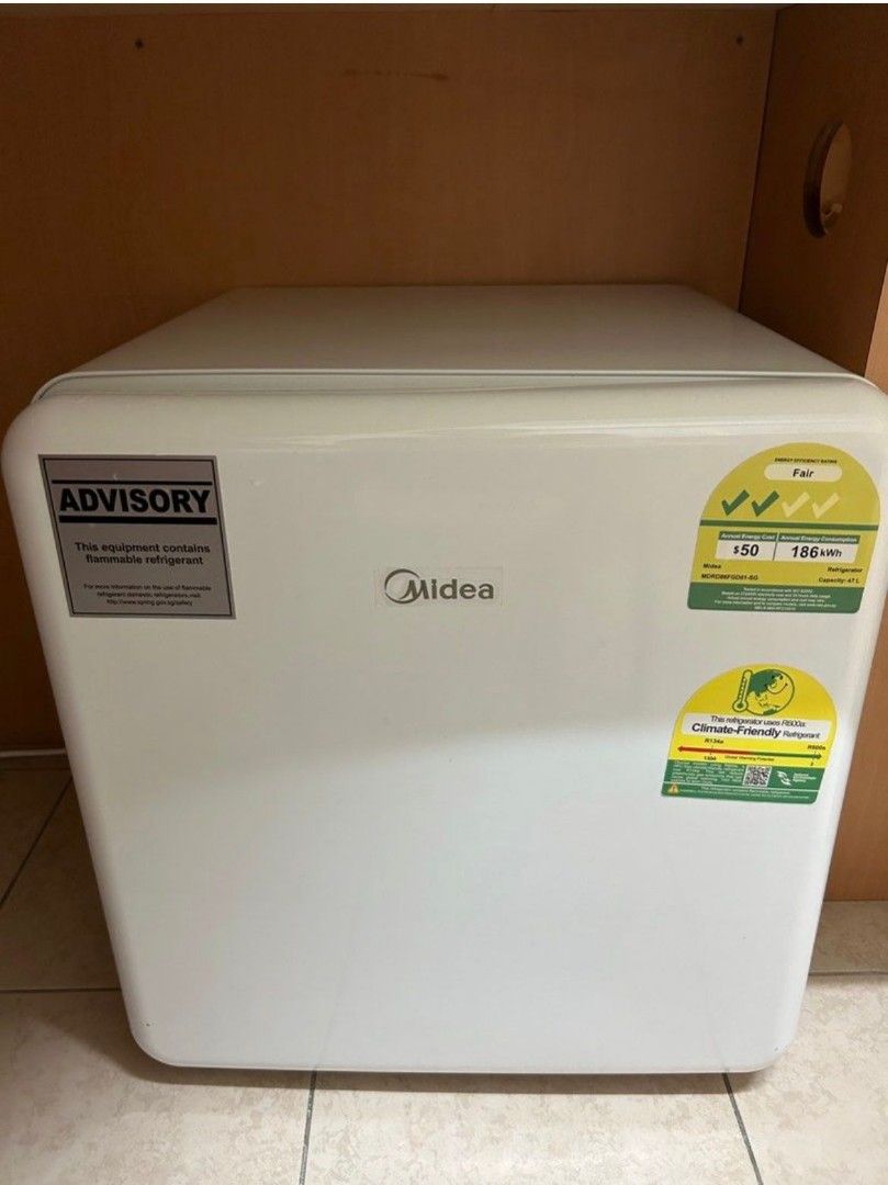 Midea 47L mini fridge, TV & Home Appliances, Kitchen Appliances