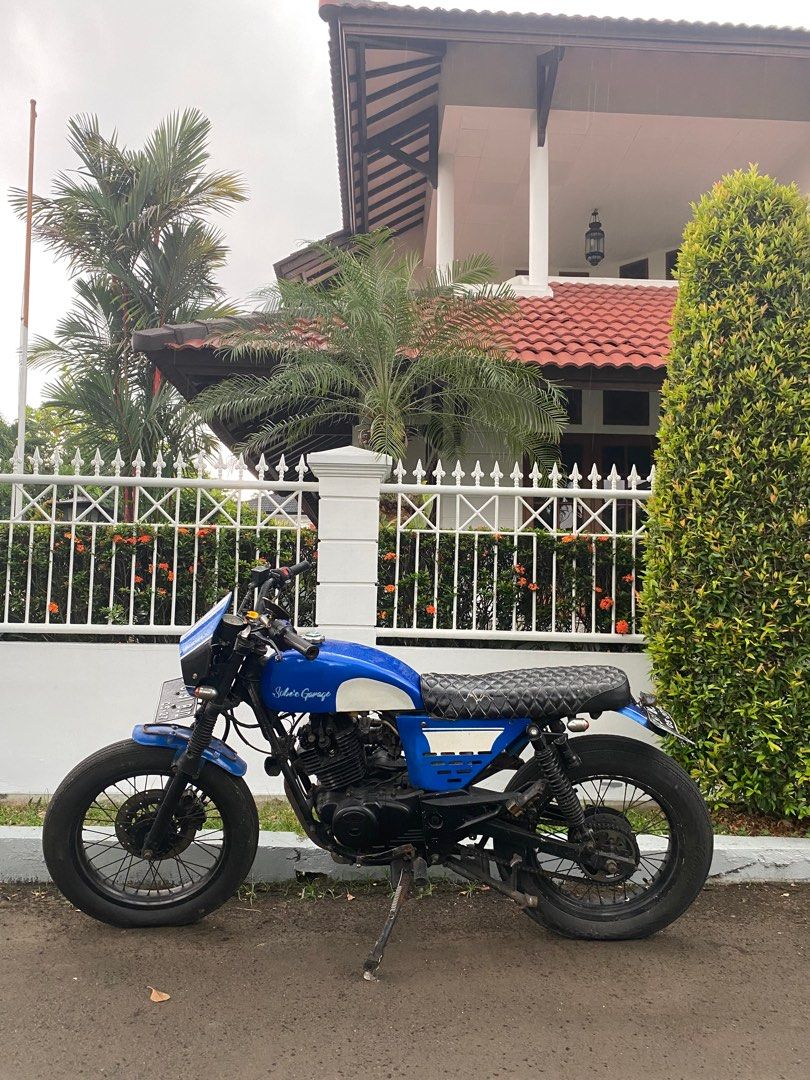 Pulsar 180 custom store