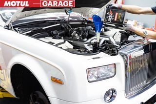 [MOTUL GARAGE] : 300V 0W20 0W30 0W40 5W30 5W40 5W50 10W40 10W60 15W50 20W60 Engine Oil Service Package [4L] BMW MINI Rolls Royce Mercedes Porsche Audi Volkswagen Bentley Maserati Ferrari Lamborghini Volvo  Lexus Toyota Honda Mazda Nissan Mitsubishi Kia