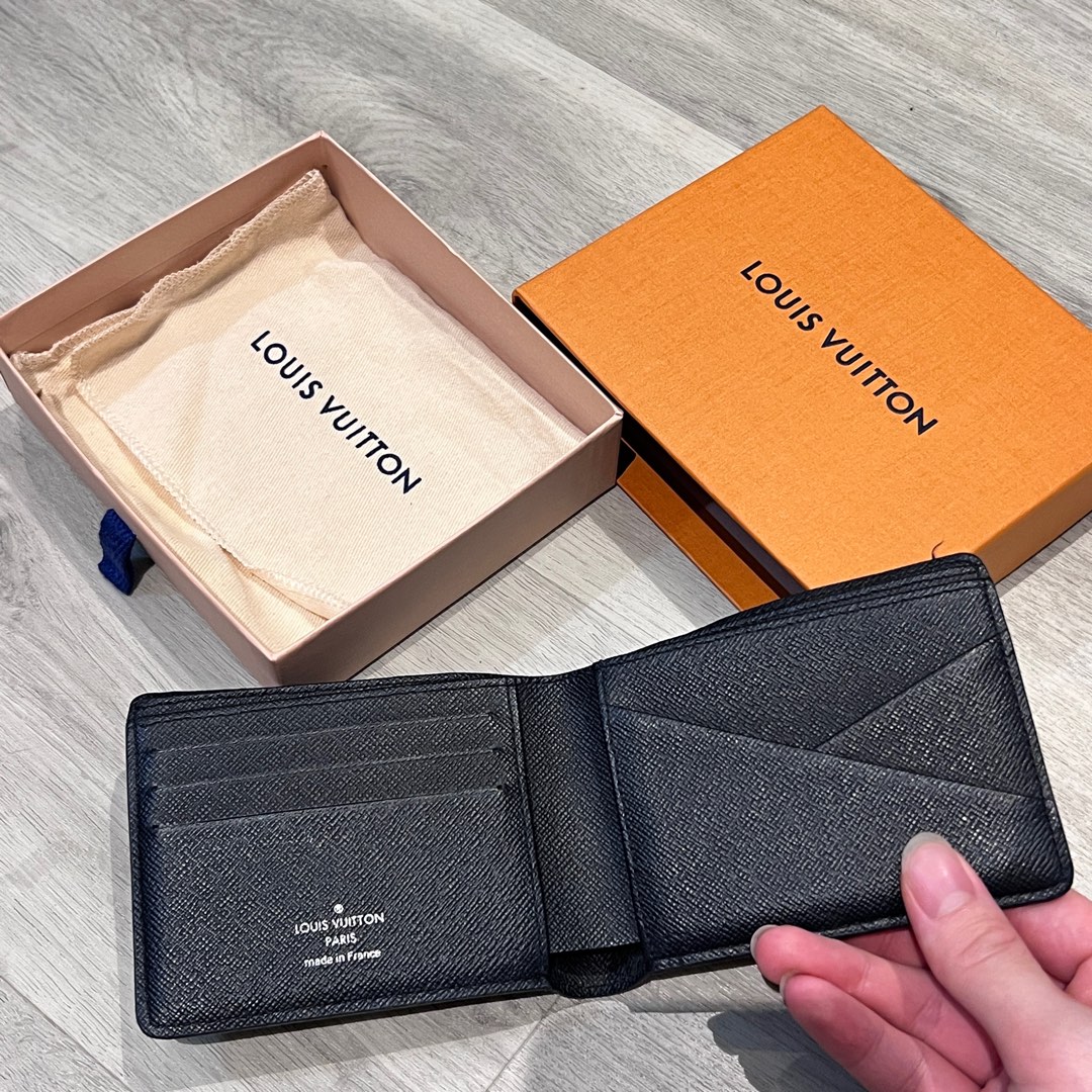 Louis Vuitton supreme Long wallet(men), Men's Fashion, Watches &  Accessories, Wallets & Card Holders on Carousell