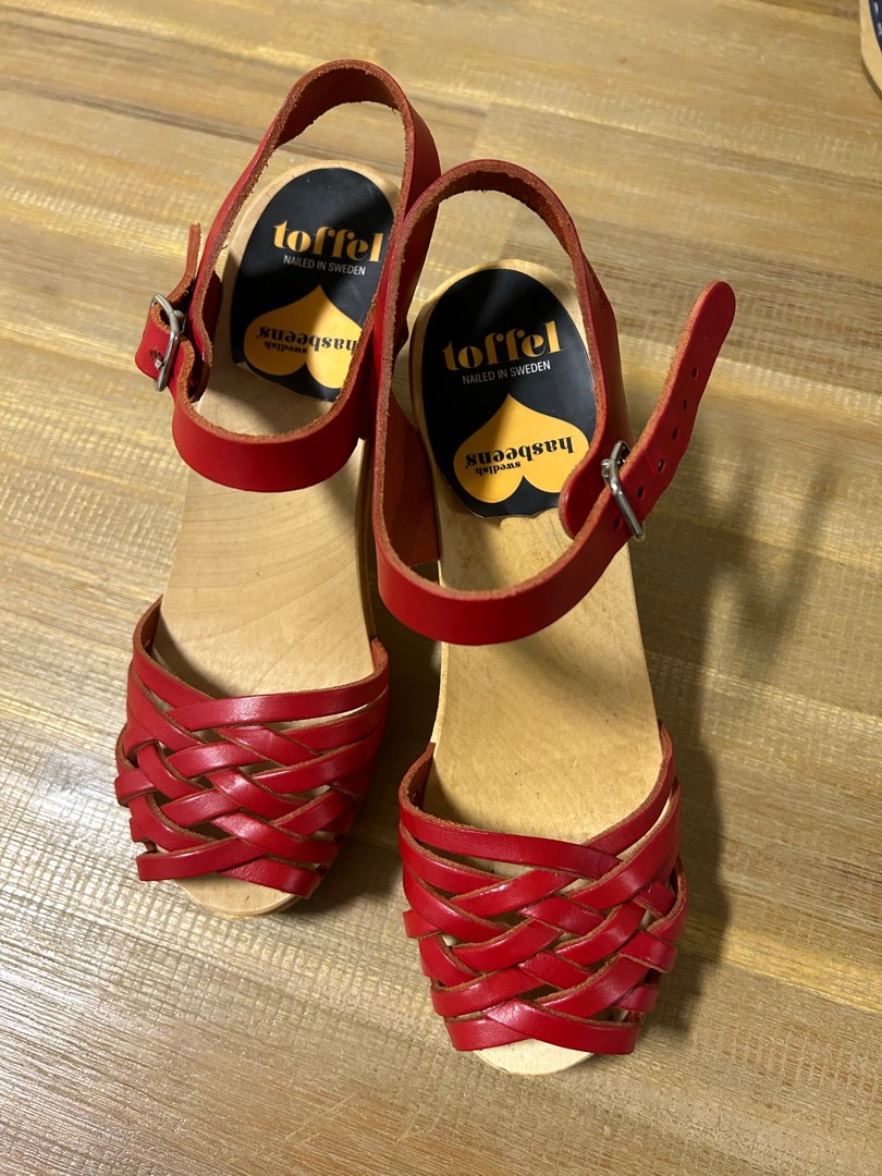 Red sandals cheap with bow