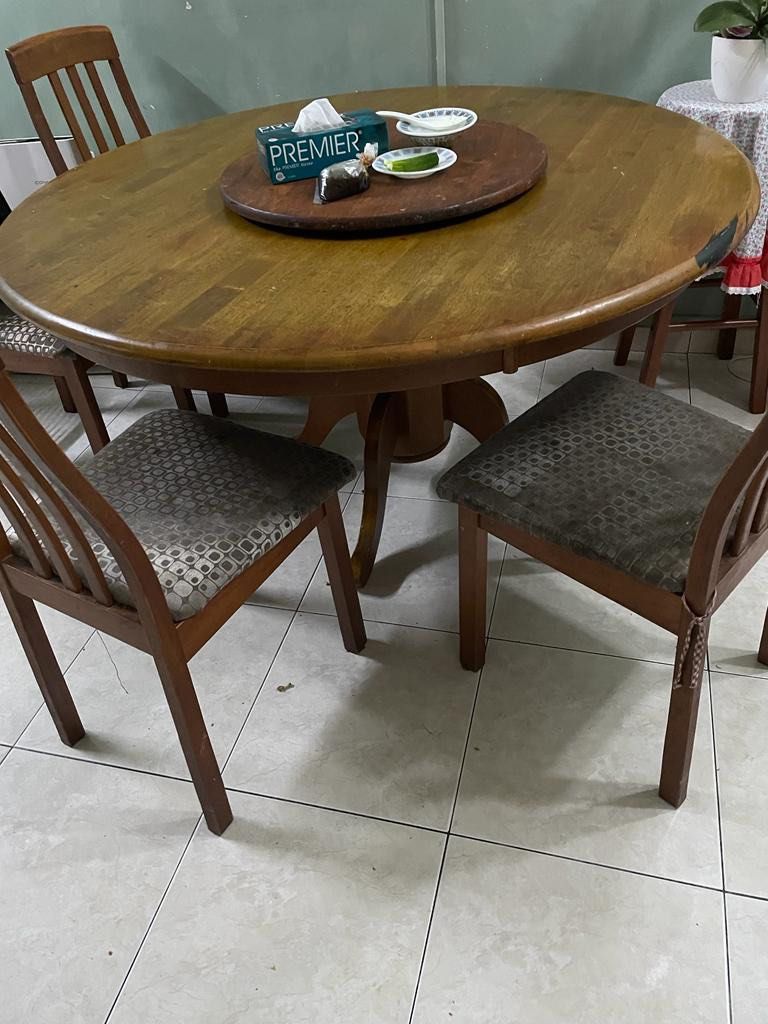 Round dining table (4 chairs), Furniture & Home Living, Furniture