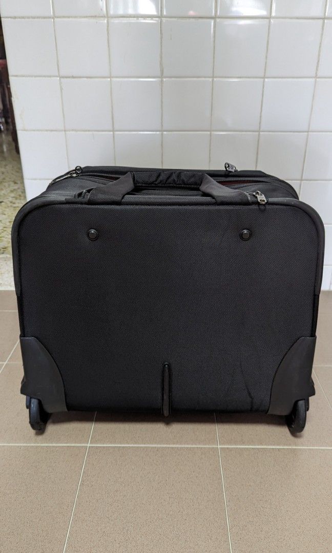 Samsonite. Carry on luggage with 2 wheels, Hobbies & Toys, Travel