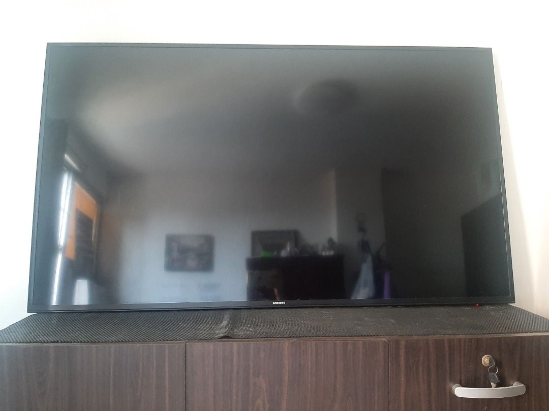 Samsung smart tv 55 in (Category: TV) located in Pasig City. Submitted by janellal33476 (Listing ID 1229099686, Image 2). Description: Smart tv.