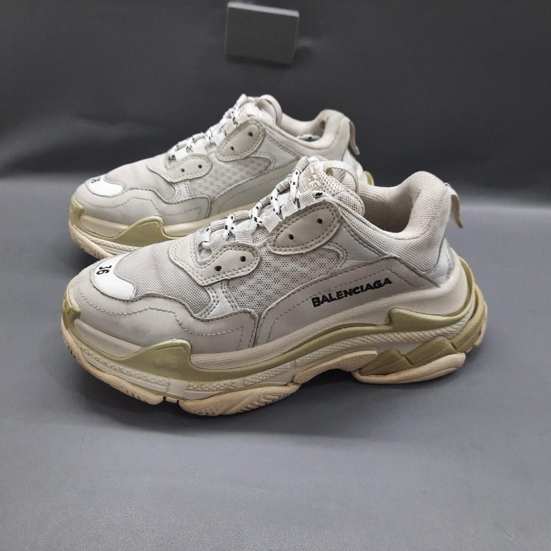 Sepatu balenciaga triple s new arrivals