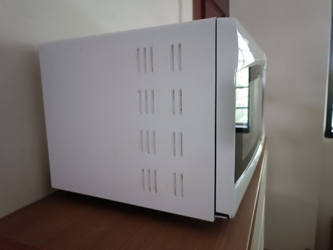 Sharp microwave oven R25C1, TV & Home Appliances, Kitchen Appliances, Ovens & Toasters on Carousell