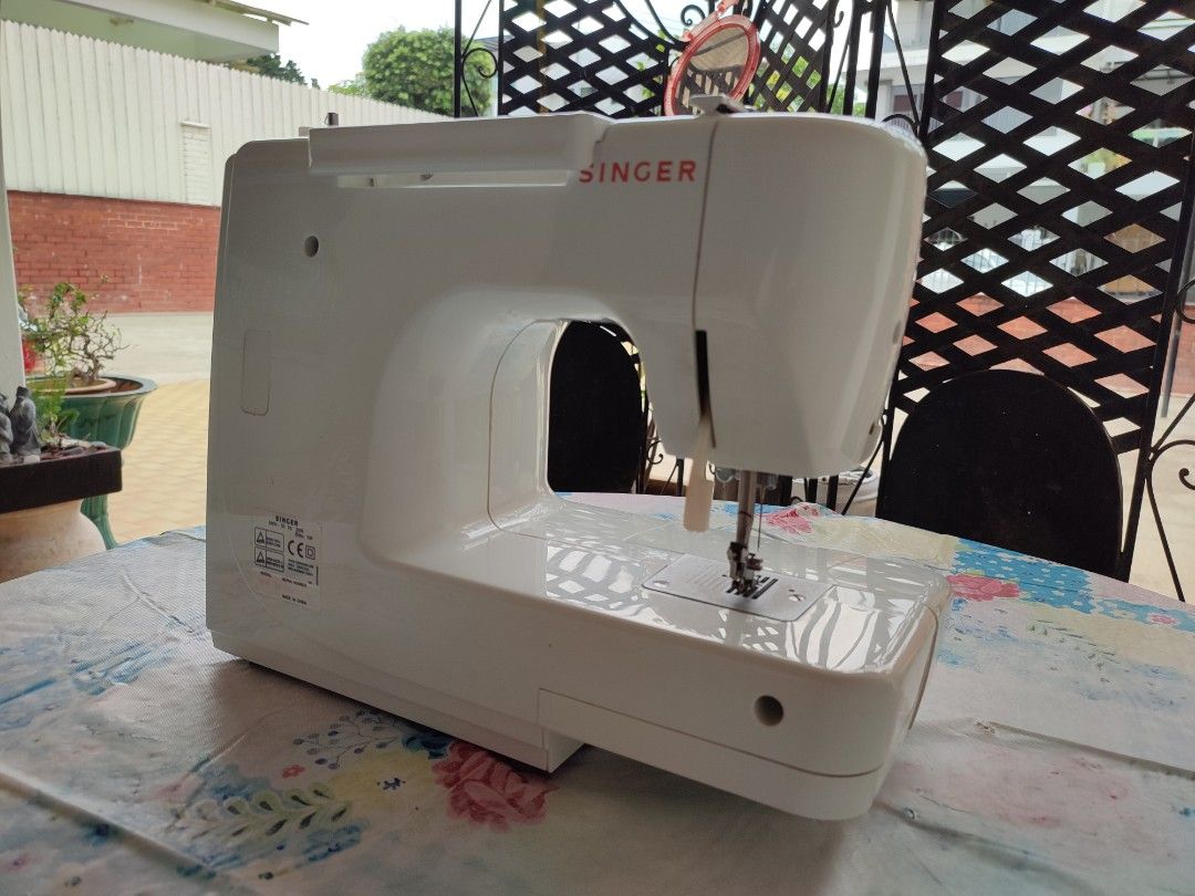 Singer Sewing Machine Model 8280, Hobbies & Toys, Stationery & Craft ...