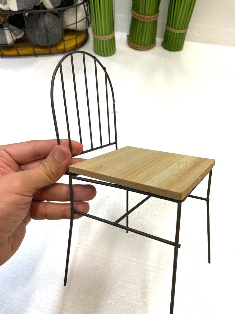 Small chair stand 2025