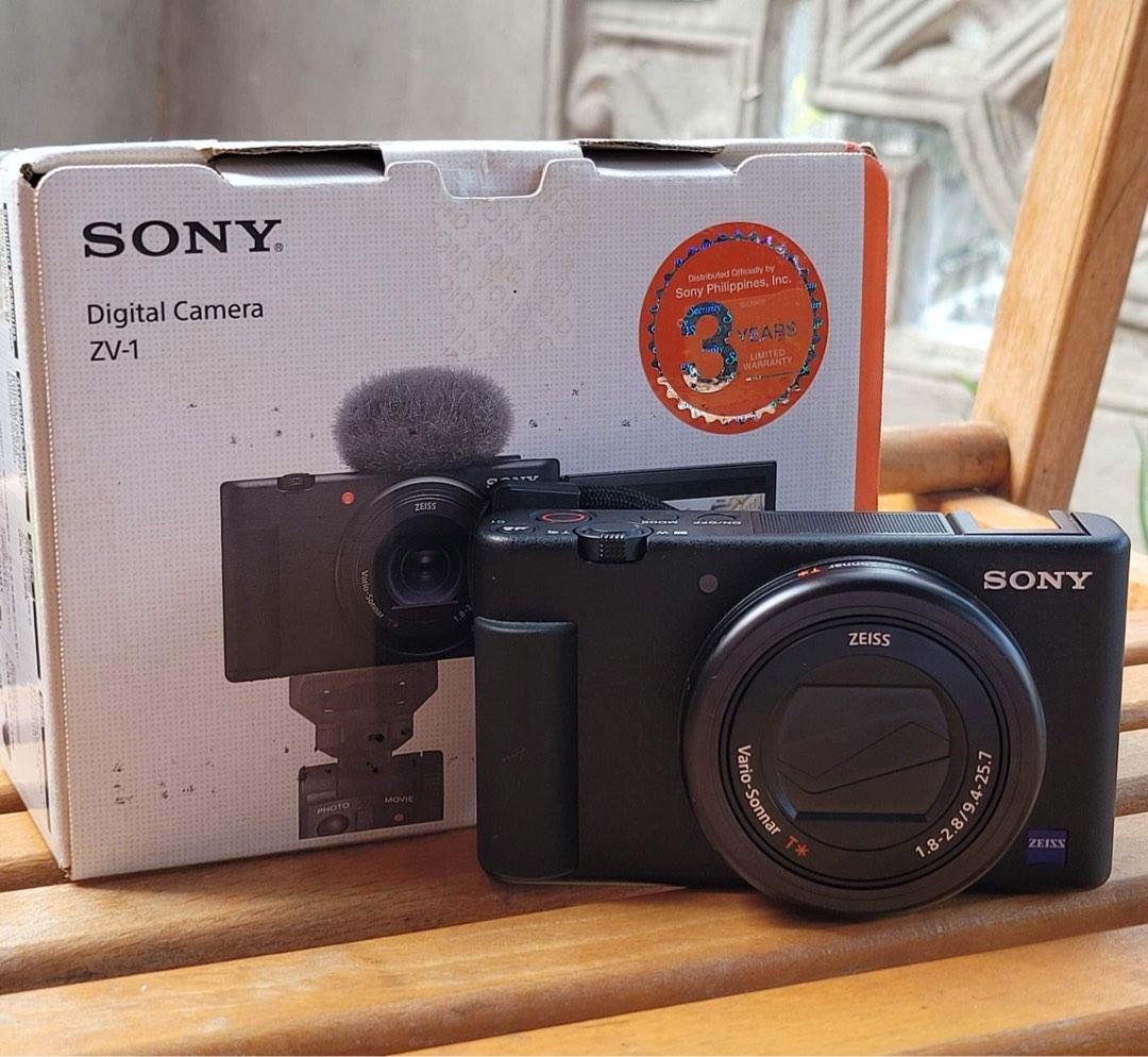 Sony Digital Camera Zeiss Shot ZV1, Photography, Cameras on Carousell