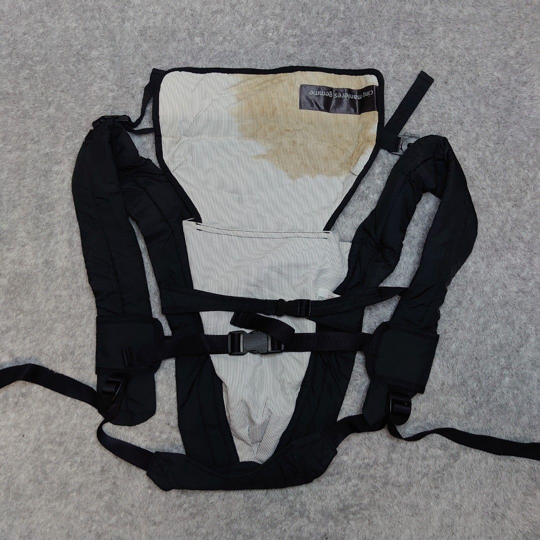 used simple baby carrier nylon, Babies & Kids, Going Out, Carriers & Slings on Carousell