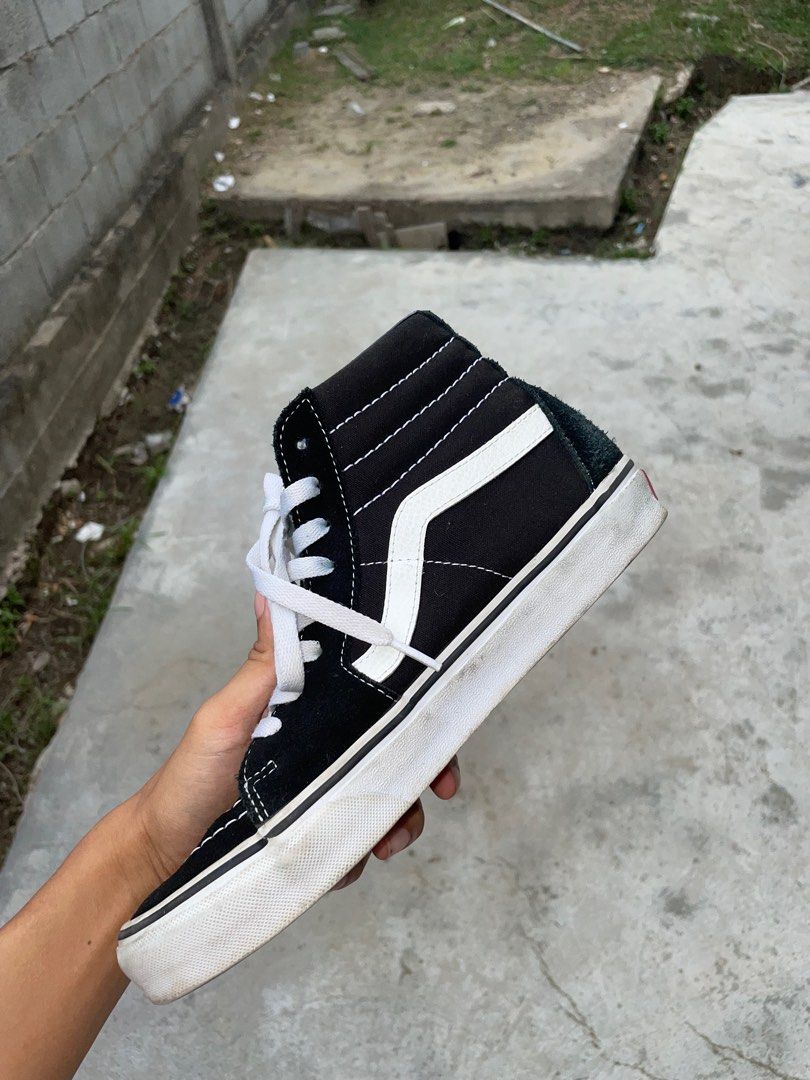 Vans old skool top high on feet