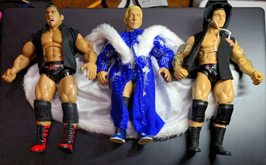 Coffret WWE Evolution 3 - Randy Orton, Ric Flair, Triple H - Figurines NEUVES