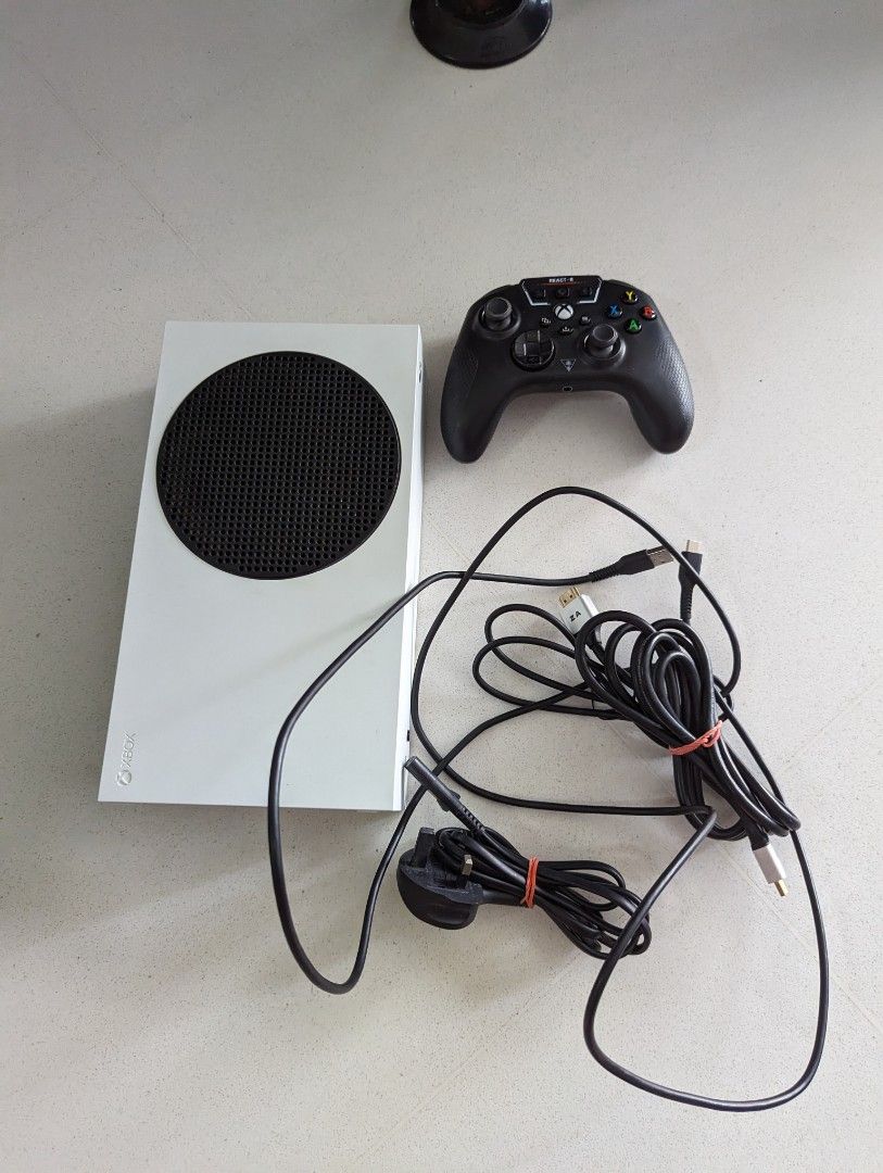 Xbox series S console with all cords and one controller, Video Gaming