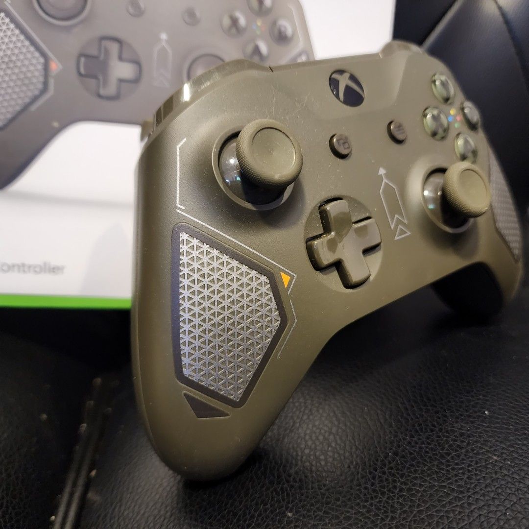 Xbox Wireless Controller Combat Tech Special Edition, Video Gaming