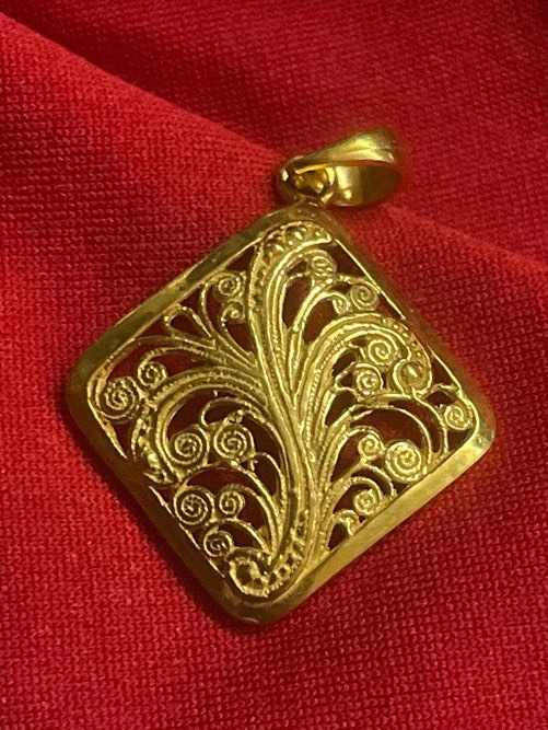 Gold discount taweez locket