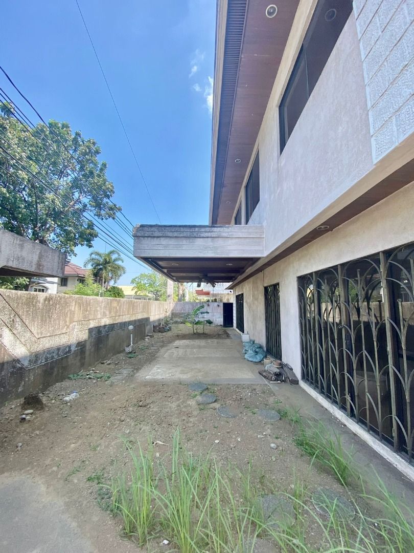 ACROPOLIS QUEZON CITY OLD HOUSE FOR SALE 495 SQM, Property, For Sale