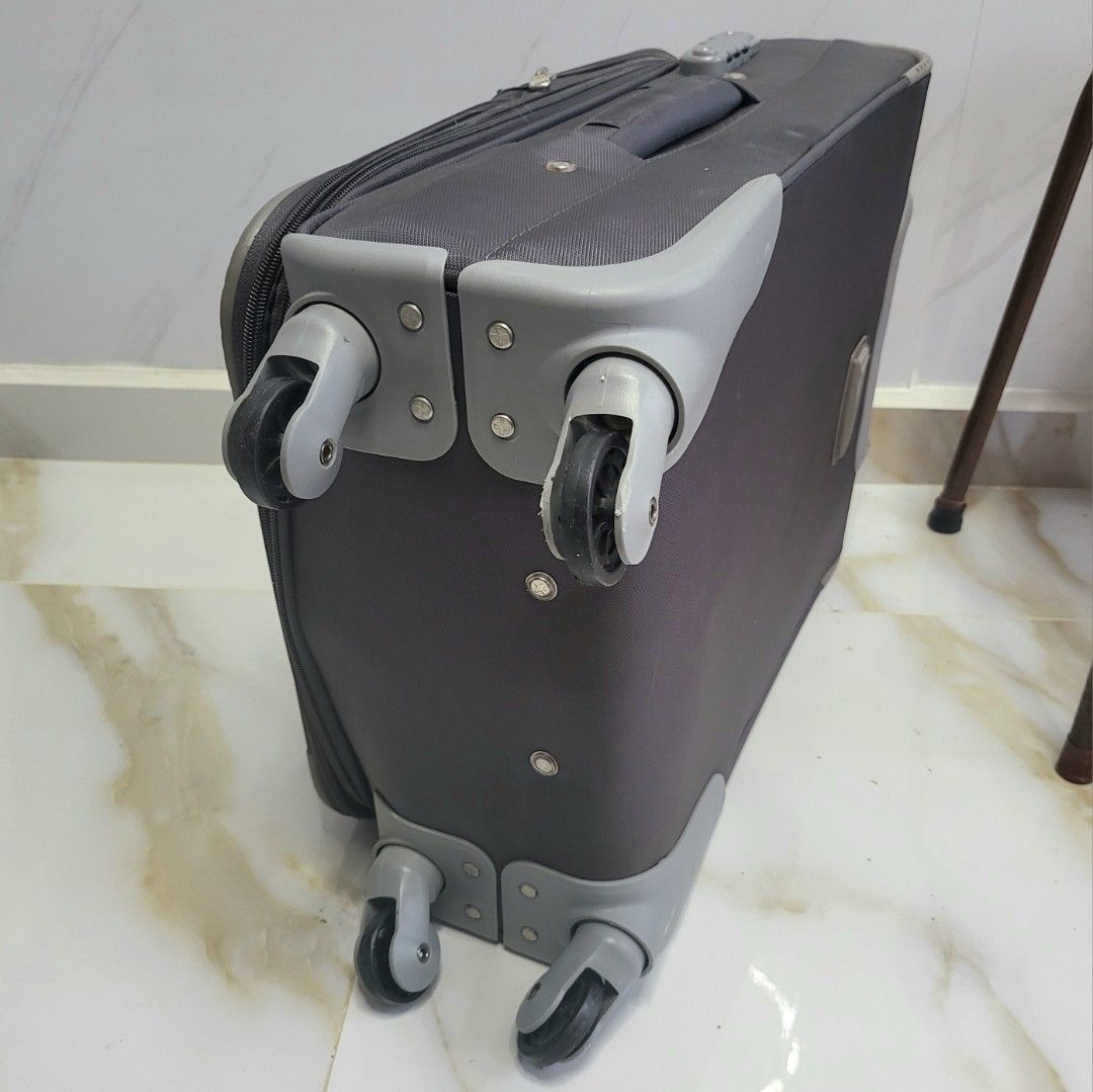 Balrin cabin / hand carry spin 4 wheel luggage bag, Hobbies & Toys