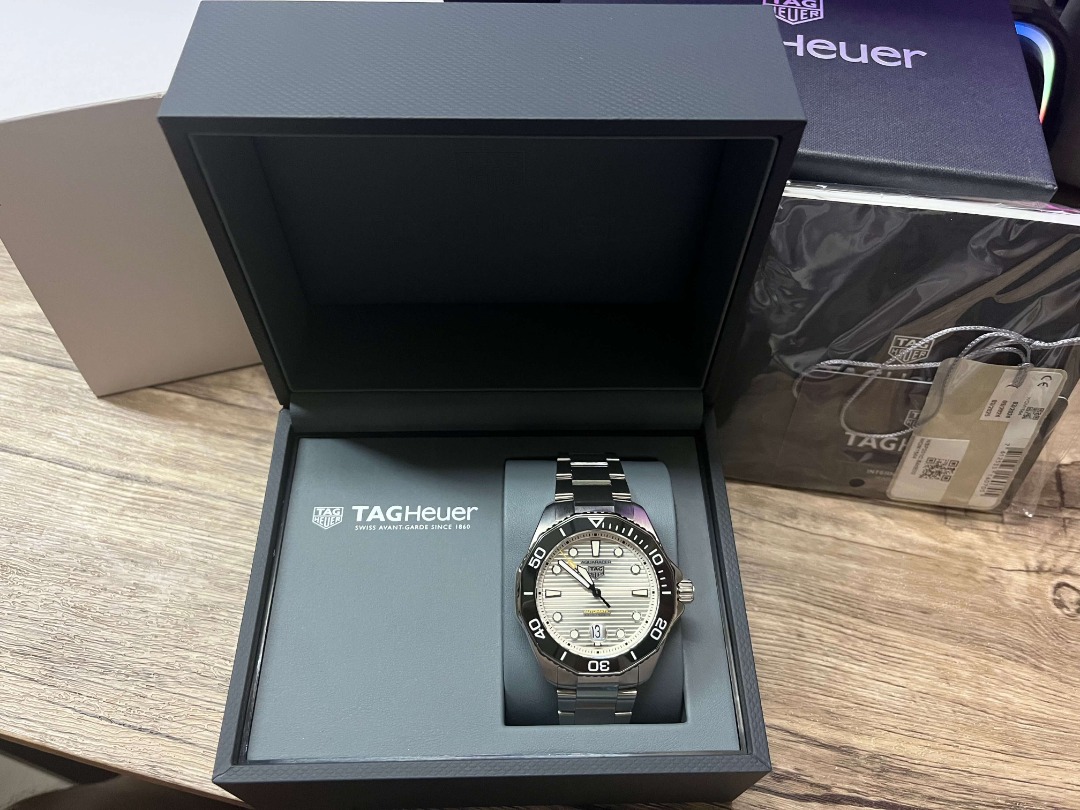 (Brand New Cheapest) Tag Heuer Aquaracer Professional 300 White