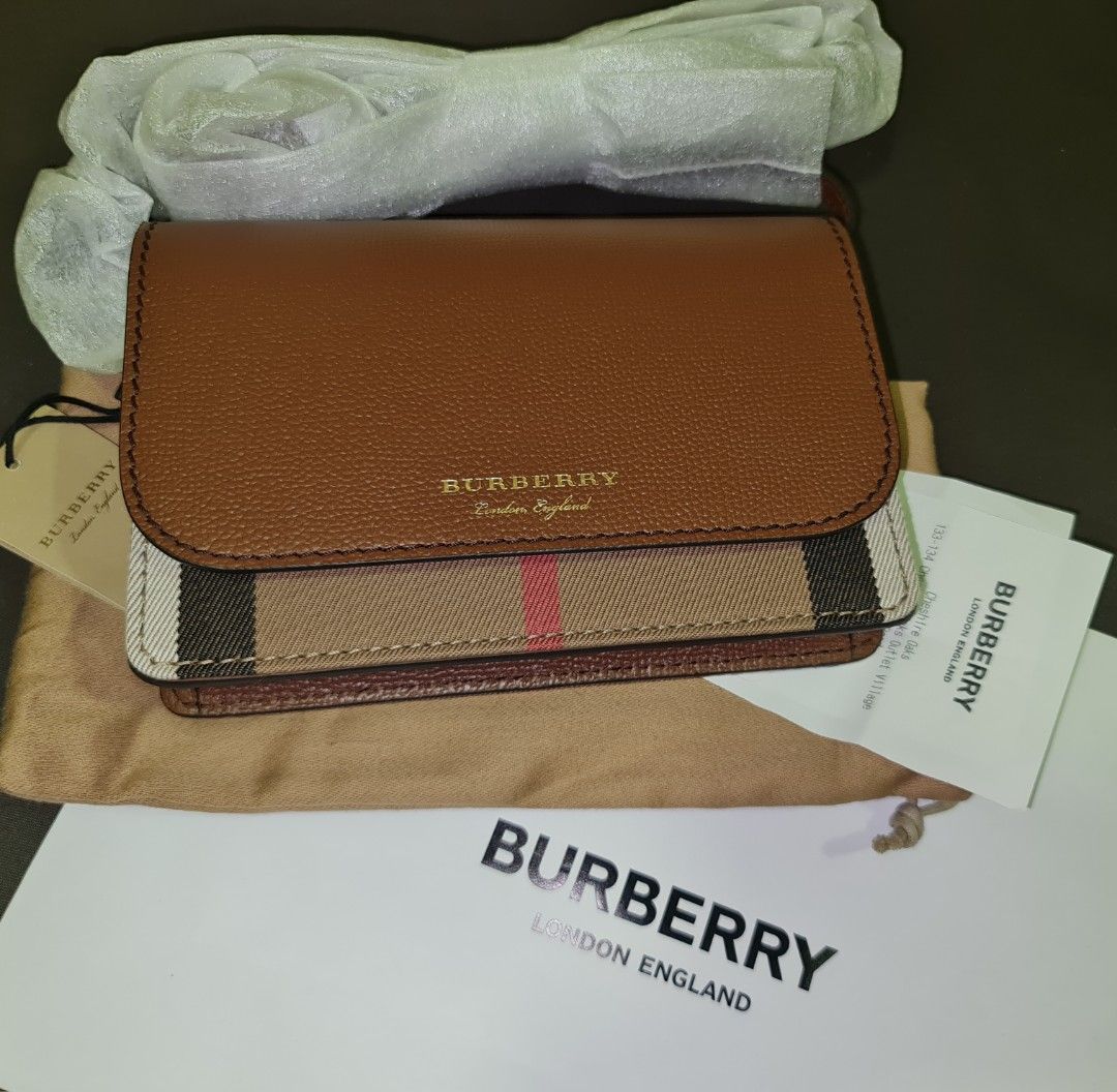 Burberry Hampshire Check WOC, Luxury, Bags & Wallets on Carousell