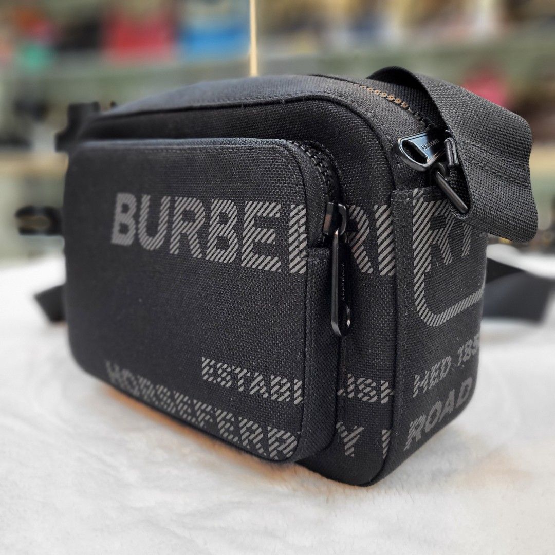 Burberry Paddy Horseferry Camera Bag, Luxury, Bags & Wallets on Carousell