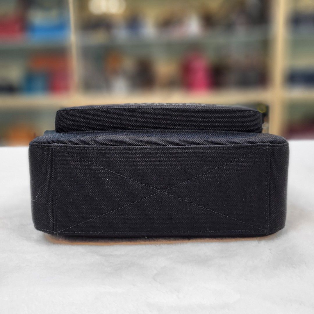 Burberry Paddy Horseferry Camera Bag, Luxury, Bags & Wallets on Carousell