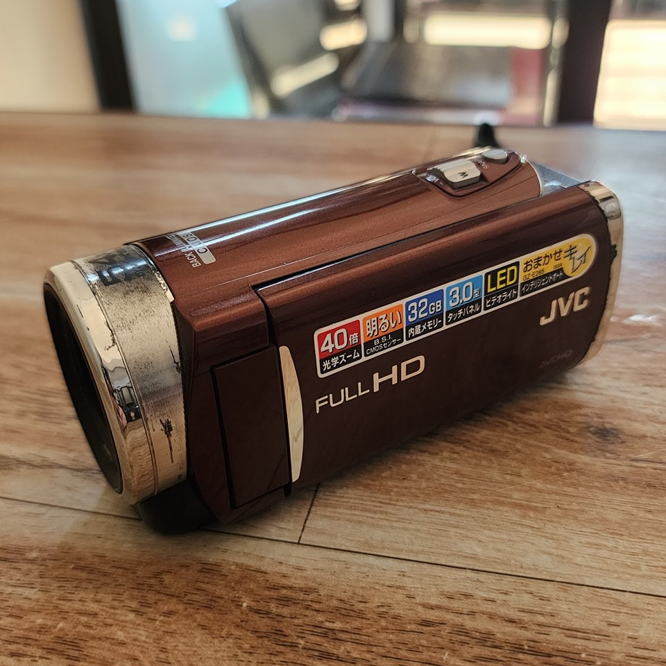 Camera JVC Everio Small and Light Video Camcorder 9/10 Smooth and