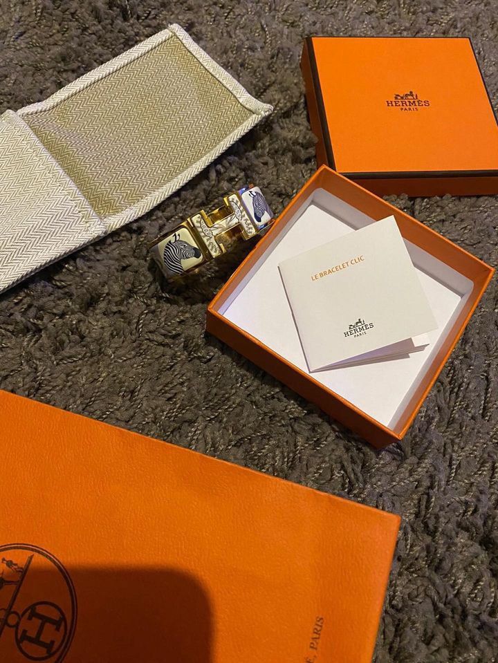 CLIC CLAC H LANTERNES (Category: Luxury Accessories) located in Quezon City. Submitted by kayelupena (Listing ID 1224407821, Image 1). Description: CLIC CLAC H LANTERNES, BALLONS ET COCARDES BRACELET Brand new.