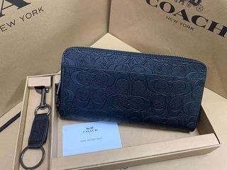 COACH DOCUMENT WALLET IN SIGNATURE LEATHER  - P 2500✨