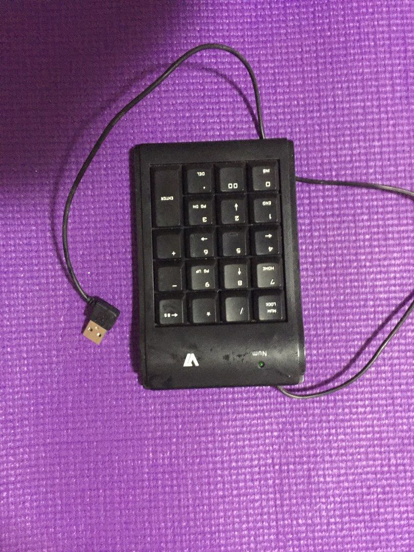 Computer keypad (Category: Computer Keyboard) located in Singapore. Submitted by klsg1 (Listing ID 1224472565, Image 1). Description: Well maintained computer keypad. Very useful for account purpose..
