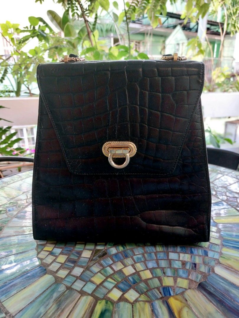 Croc Pattern Genuine Leather Bag (Category: Shoulder Bags) located in Makati City. Submitted by drawerph (Listing ID 1224445096, Image 2). Description: Pre-owned Genuine Leather Bag Japan Bag H= 10in Bottom length = 10in Top length = 8.5 in Width = 3in.