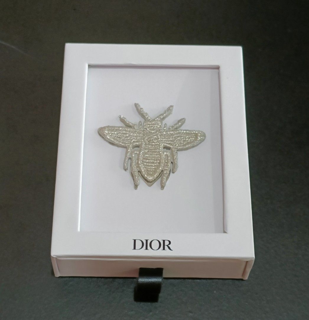 Dior deals lapel pin