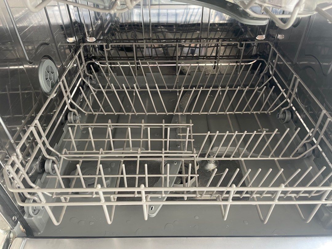 Electrolux compact Dishwasher 8 place settings, TV & Home Appliances