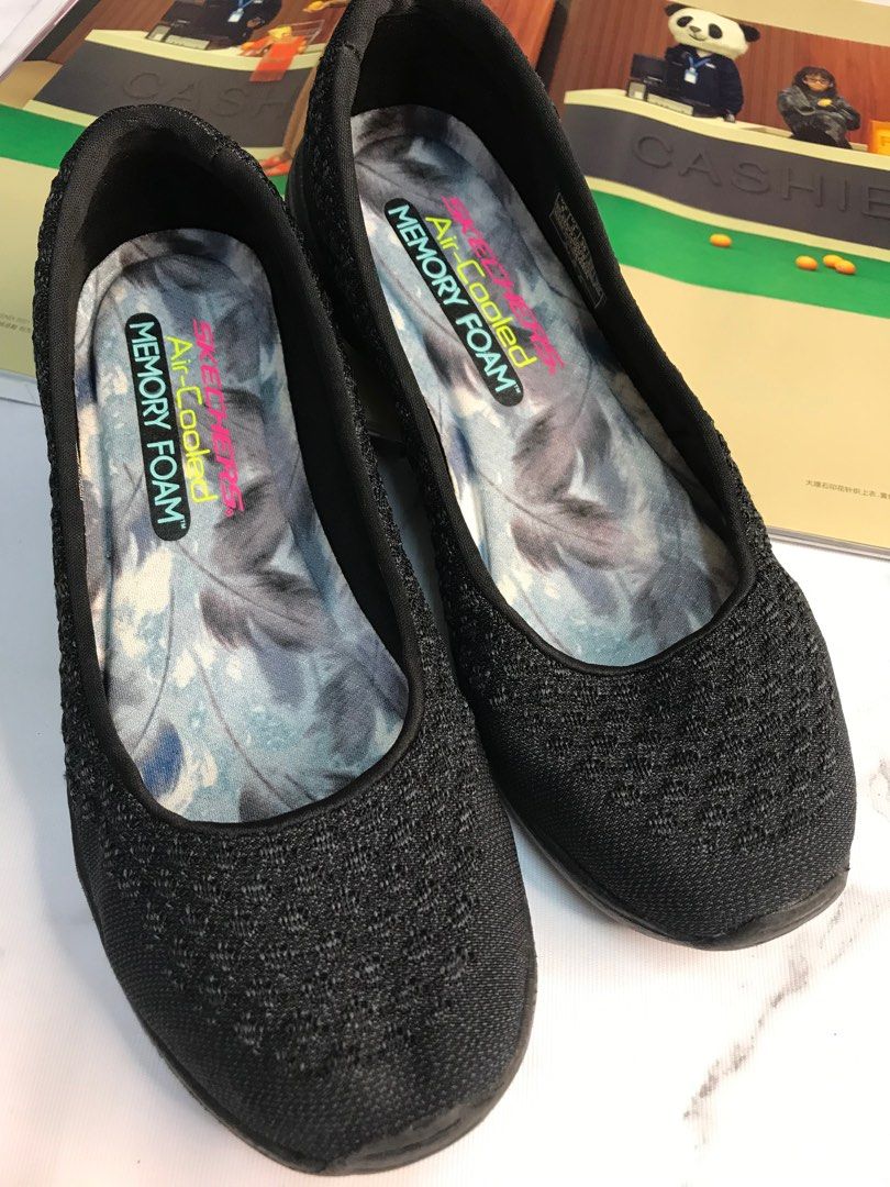 Eu 36 Skechers air cooled memory foam shoes Women s Fashion