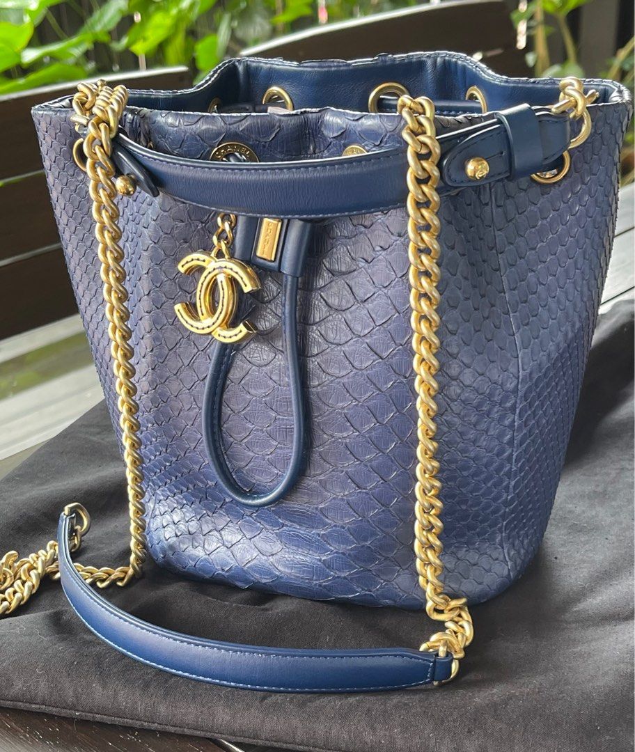 Python bucket bag online