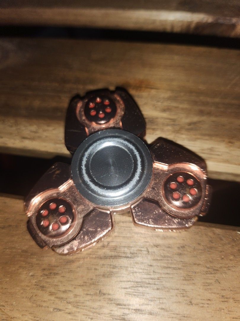 Fidget spinner (Category: Action & Battle Toys) located in Manila. Submitted by babybulilit (Listing ID 1224484801, Image 3). Description: good quality 1 pc only.