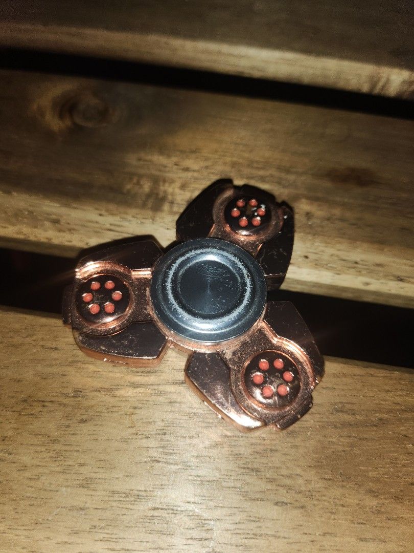 Fidget spinner (Category: Action & Battle Toys) located in Manila. Submitted by babybulilit (Listing ID 1224484801, Image 2). Description: good quality 1 pc only.