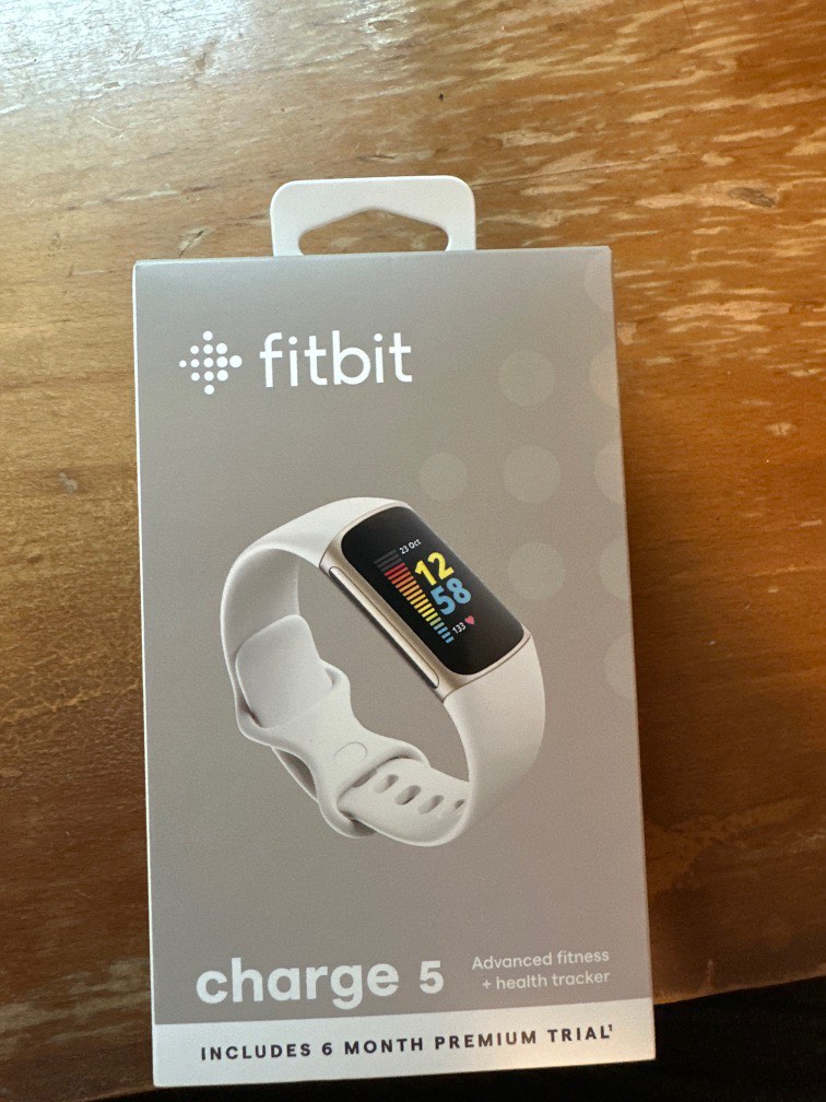 Fitbit Charge 5 (Luna White), Mobile Phones & Gadgets, Wearables