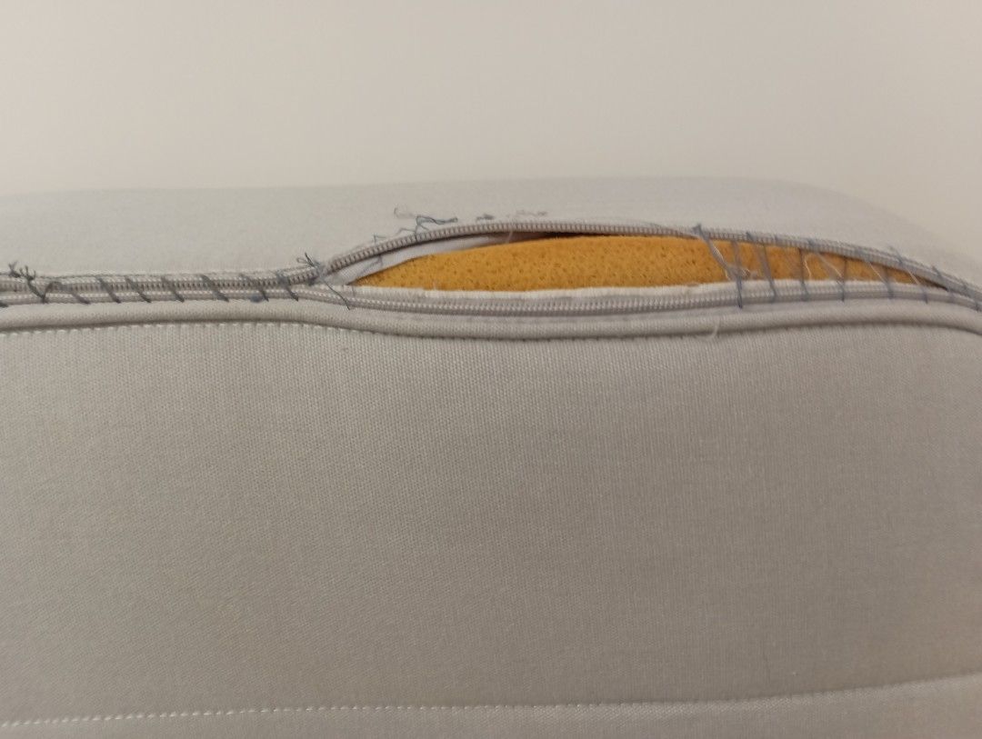 Free IKEA Single Mattress with broken zip, 傢俬＆家居, 傢俬, 床架及床褥 Carousell